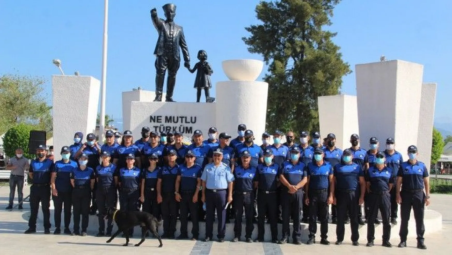 Fethiye Zabıta Ekipleri Atatürk Anıtına Çelenk Sundu
