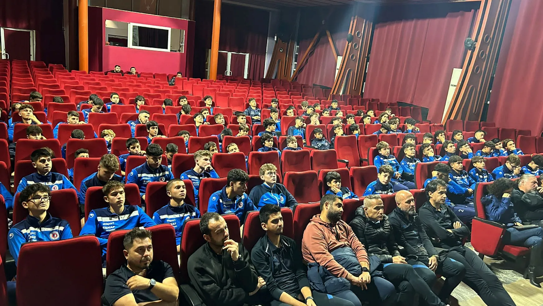 Fethiyespor Futbol Akademisine 'UEFA Kriterleri Uyum Süreci' Eğitimi Verildi 