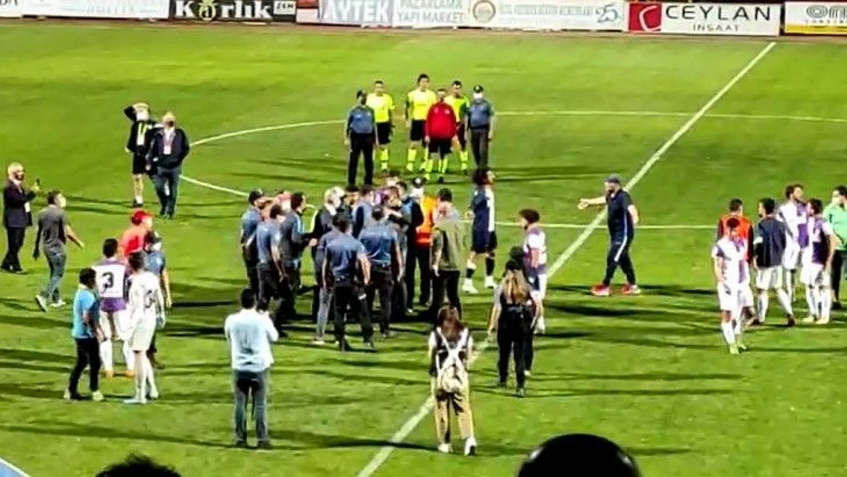 Fethiyespor maçında hakeme yumruklu saldırı