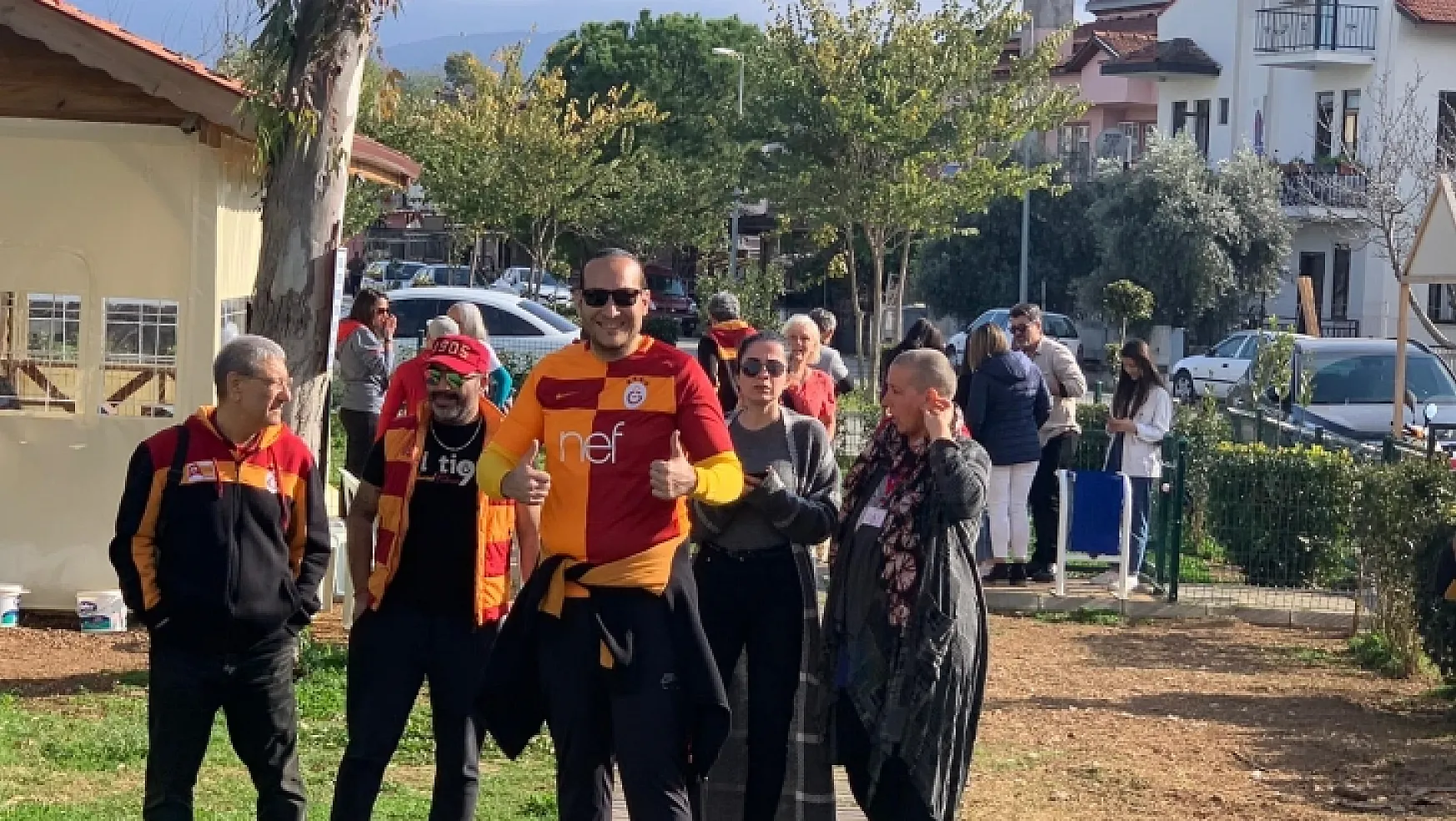 Galatasaray taraftarlarından mama desteği 