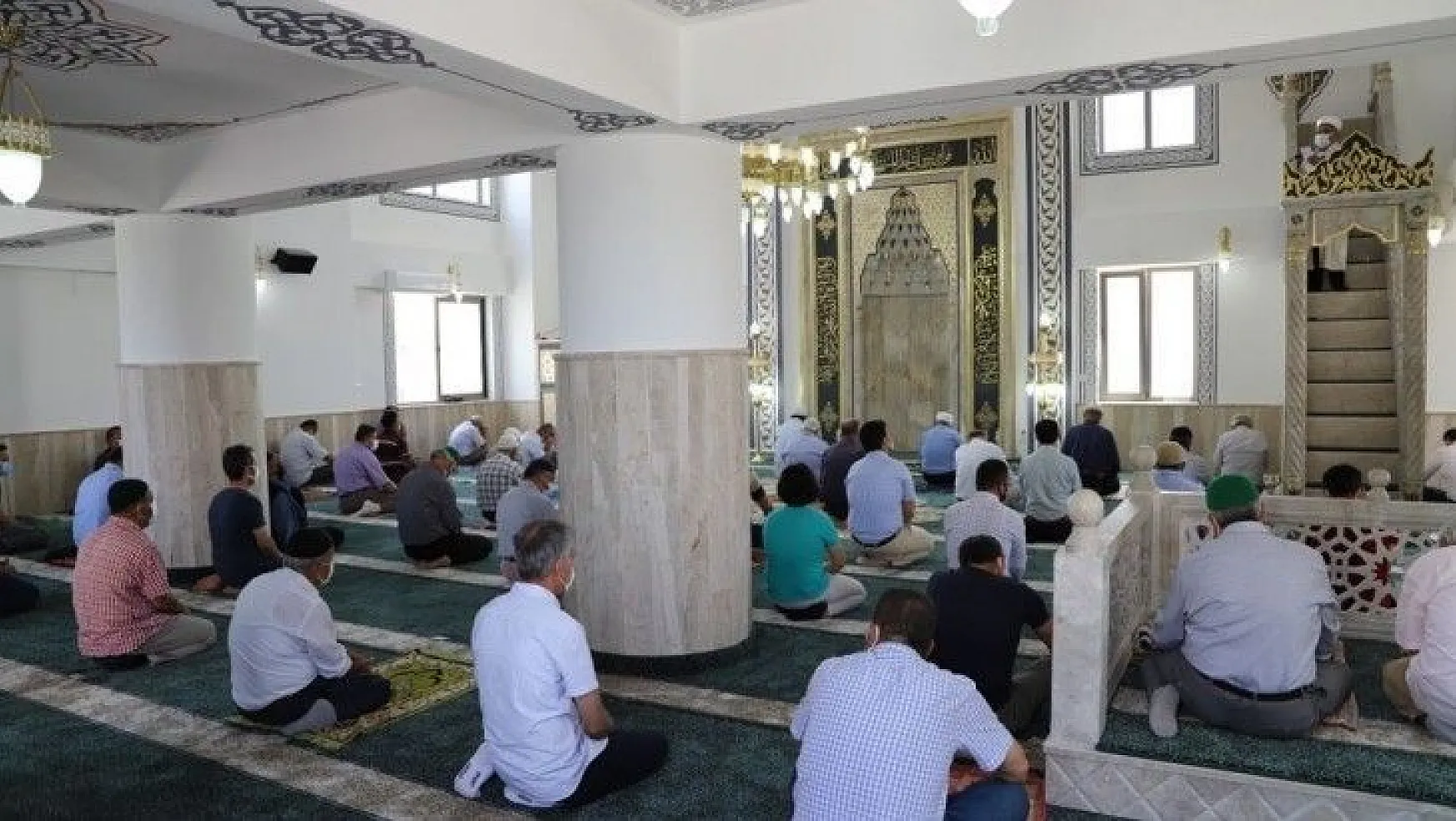 Gerişburnu Şehitler Camii'nde ilk cuma namazı kılındı