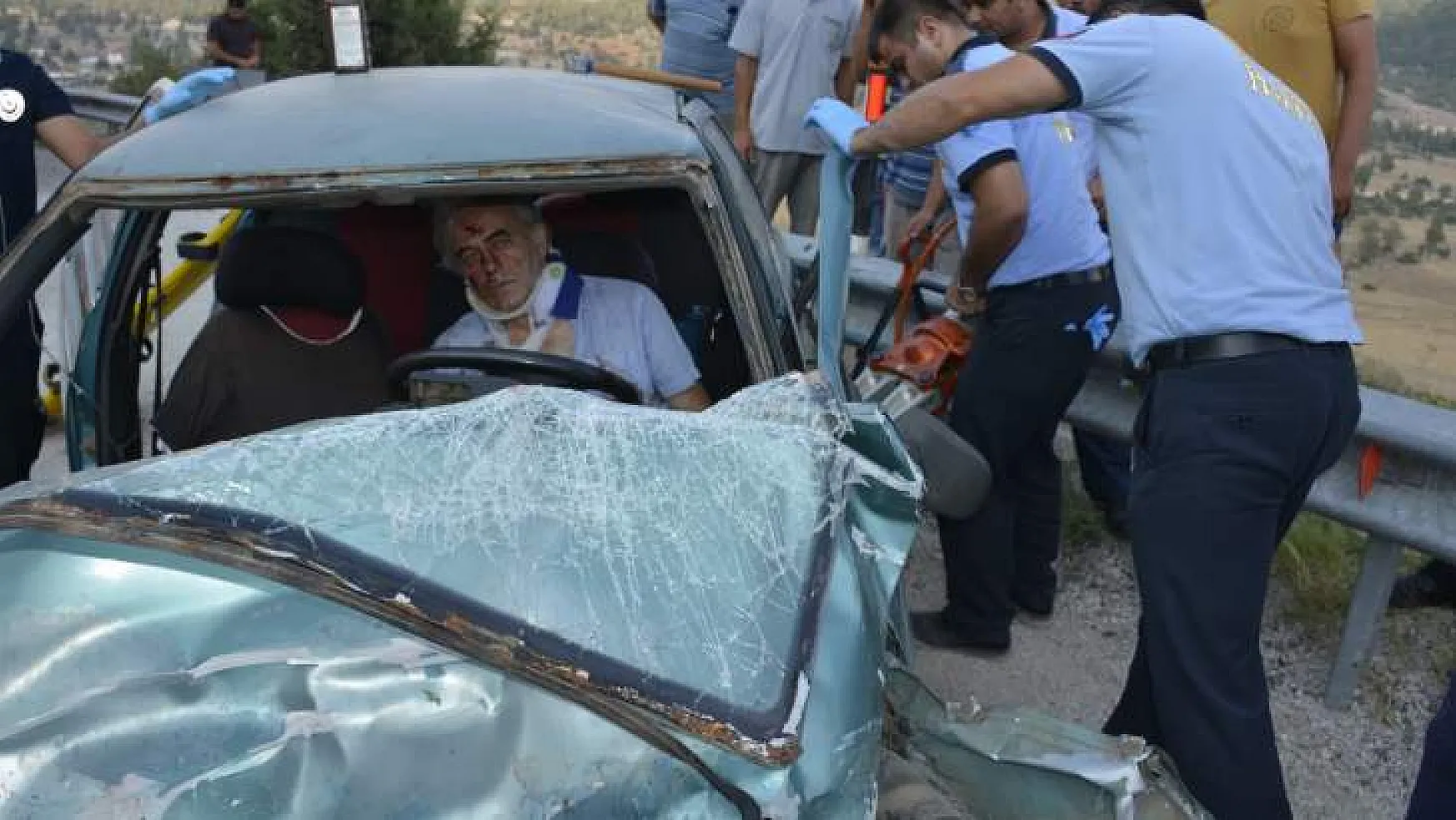 Karabel'de Kaza : 5 Yaralı