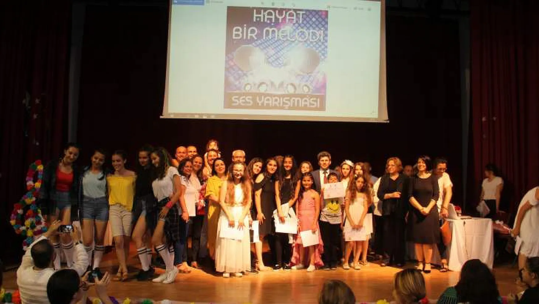 'Hayat Bir Melodi' Ses Yarışması'nda Öğrenciler Hünerlerini Sergiledi