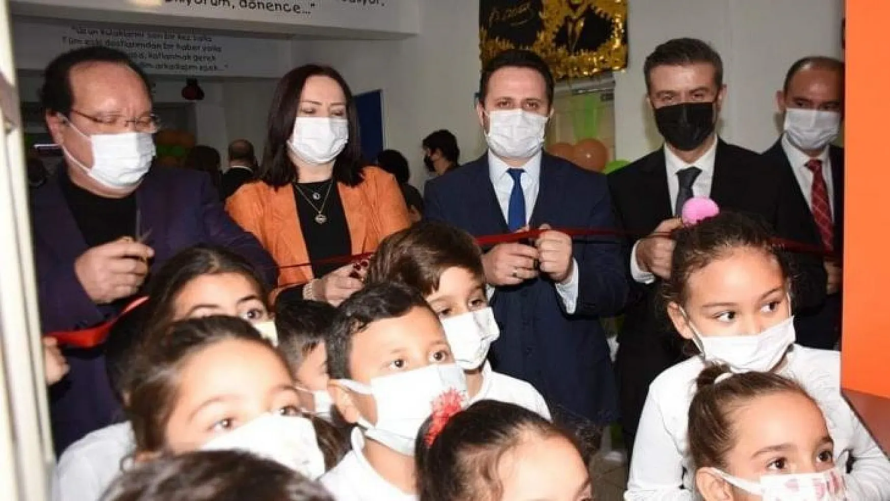 Hayırsever vatandaştan Atatürk İlkokulu'na kütüphane desteği