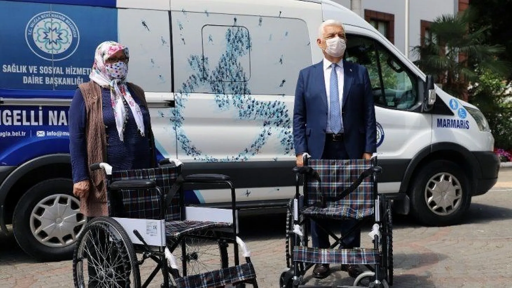 Hayırseverlerden Büyükşehir'e tekerlekli sandalye bağışı