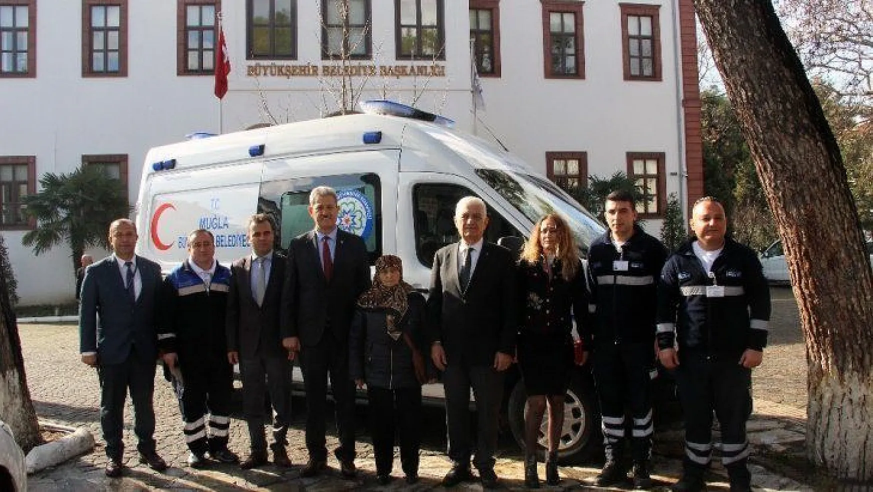 Hizmetten memnun kalan vatandaş ambulans bağışladı