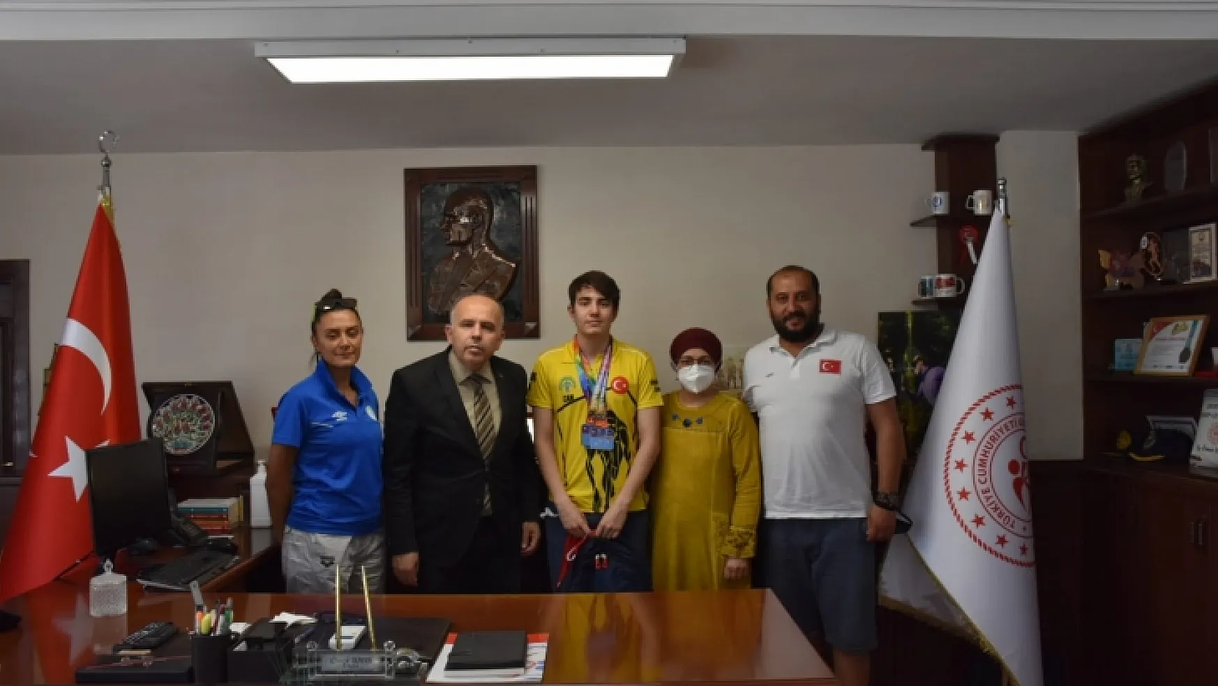 İşitme Engelliler Yüzme'de Türkiye Şampiyonundan İlman'a Ziyaret