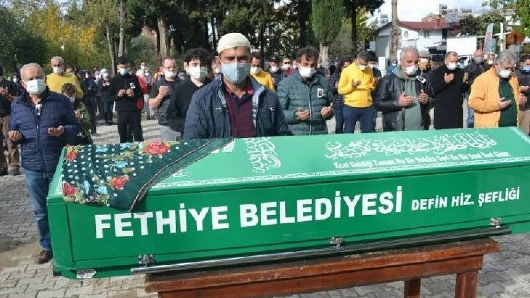 İzmir'de eski eşi tarafından öldürülen Fulya Öztürk, Fethiye'de toprağa verildi