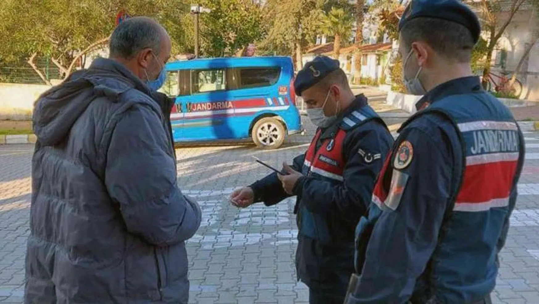 Jandarma'nın 'Huzur ve Güven' uygulamasında 20 şahıs yakalandı