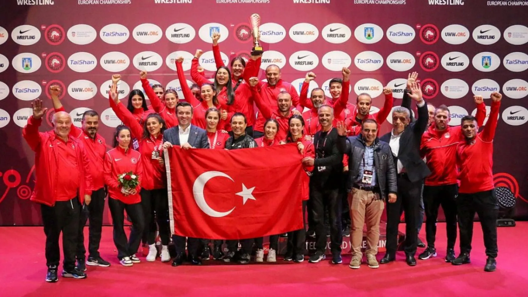 Kadın Milli Güreş Takımı Avrupa ikincisi oldu 