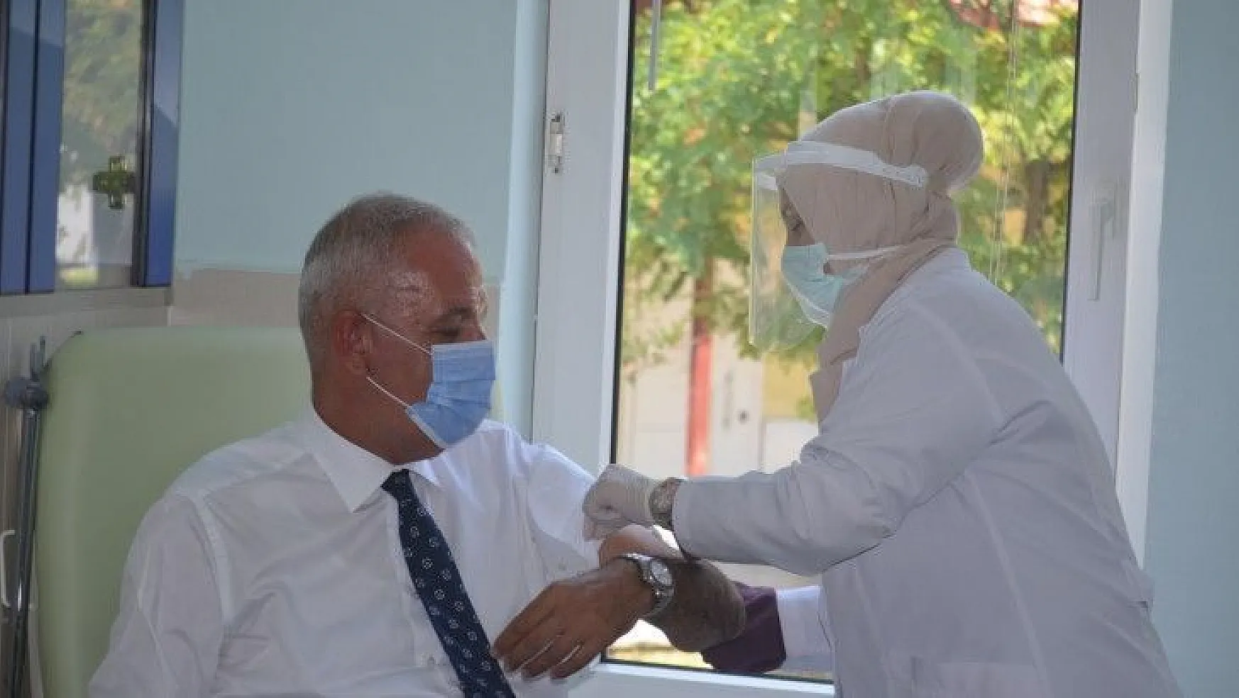 Kaymakam Aksoy 3.doz aşısını yaptırdı, vatandaşları aşıya davet etti
