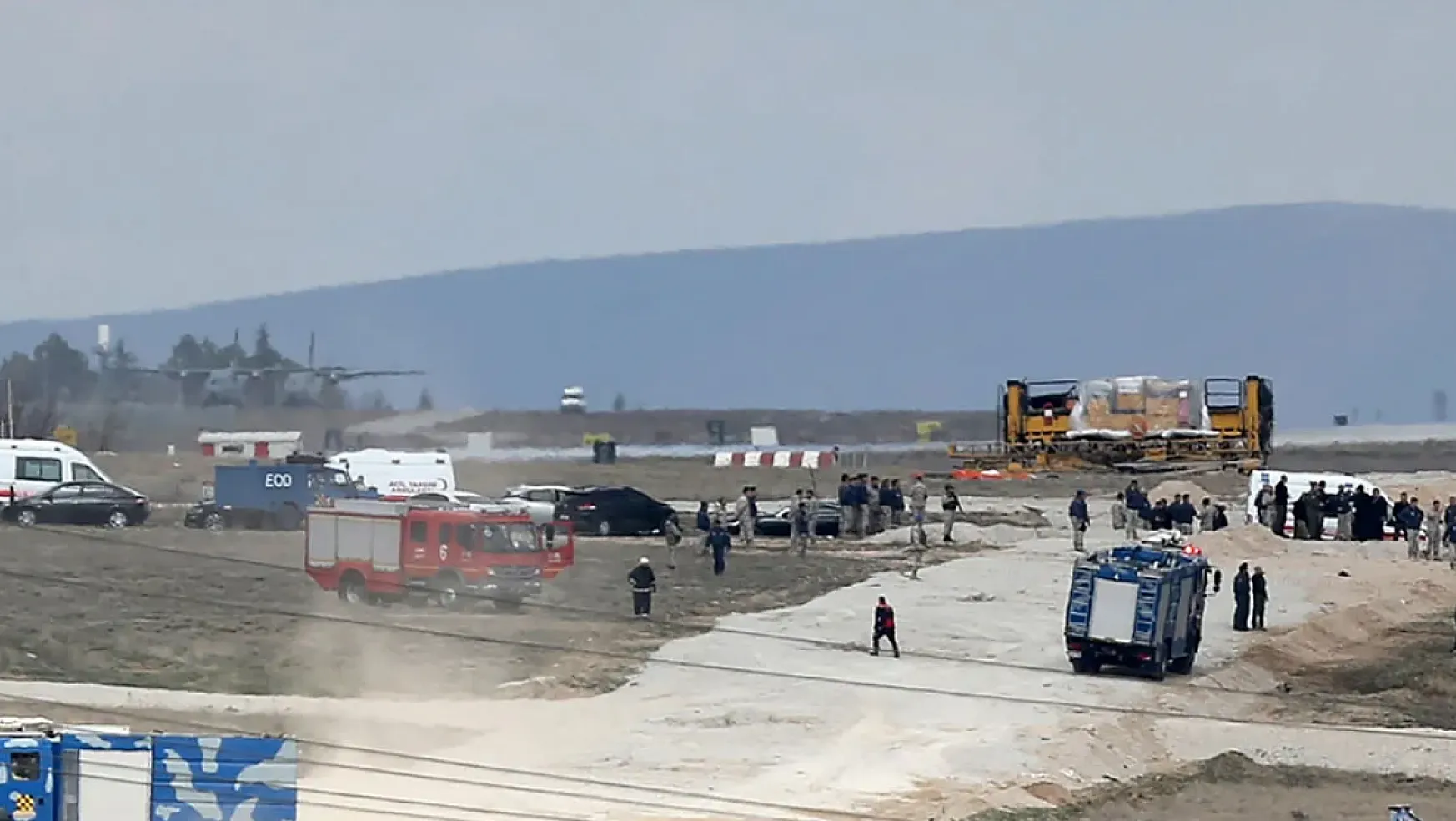 Konya'da eğitim uçağı şantiye alanına düştü, iş makinesi operatörü askeri personel hayatını kaybetti