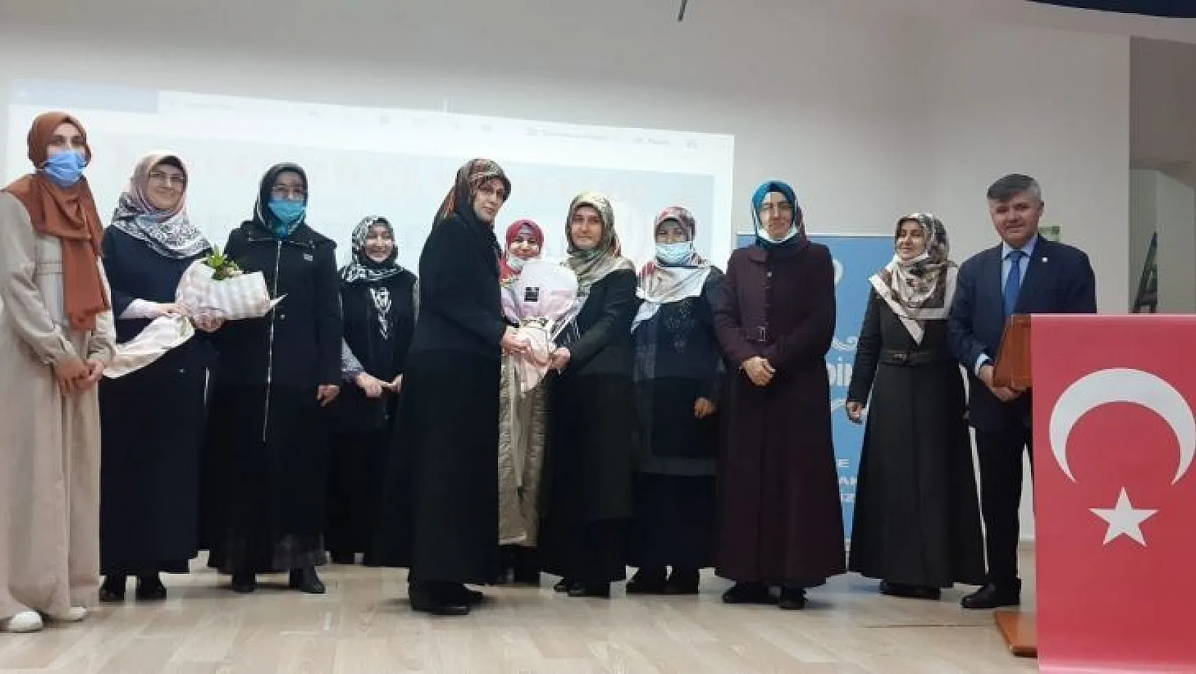 Köyceğiz'de 'Değişen Dünyada Kadın Olmak' konulu konferans düzenlendi