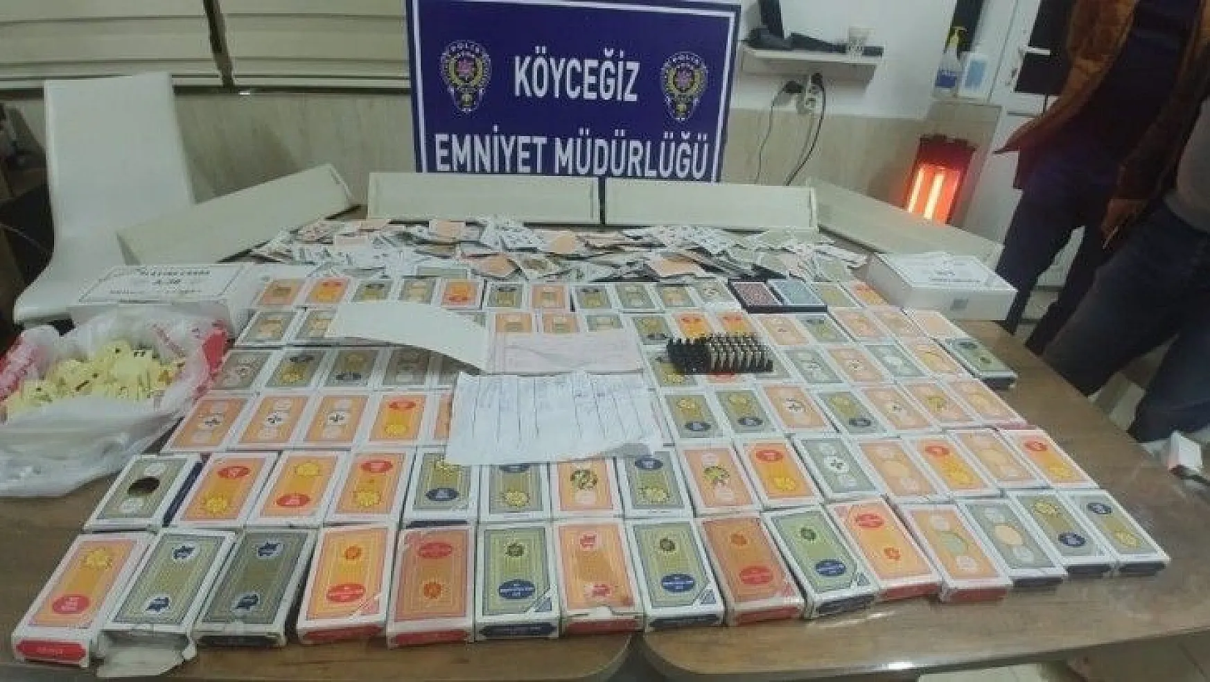 Köyceğiz'de iki eve kumar baskını: 27 kişiye 119 bin 610 lira ceza