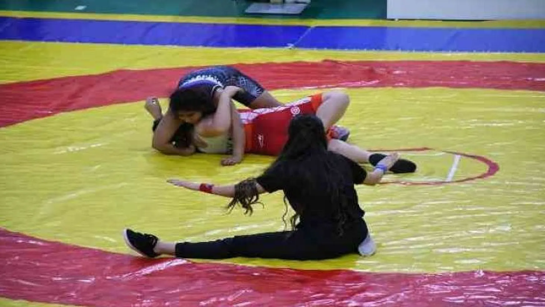 Köyceğiz'de Kadınlar Serbest Güreş Şampiyonası yapıldı