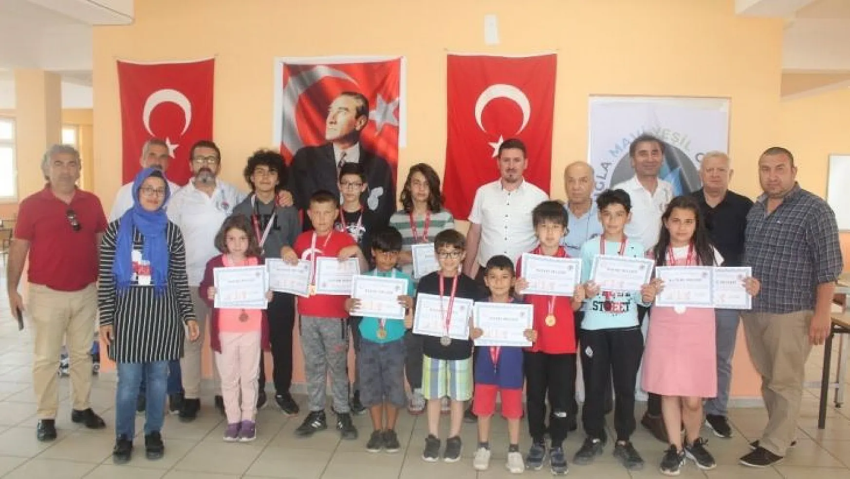 Köyceğiz'de Mavi Yeşil Okullar Projesi Satranç Turnuvası tamamlandı