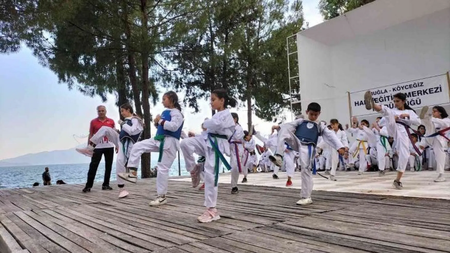 Köyceğiz'de Taekwondocular renkli gösteriler sundu