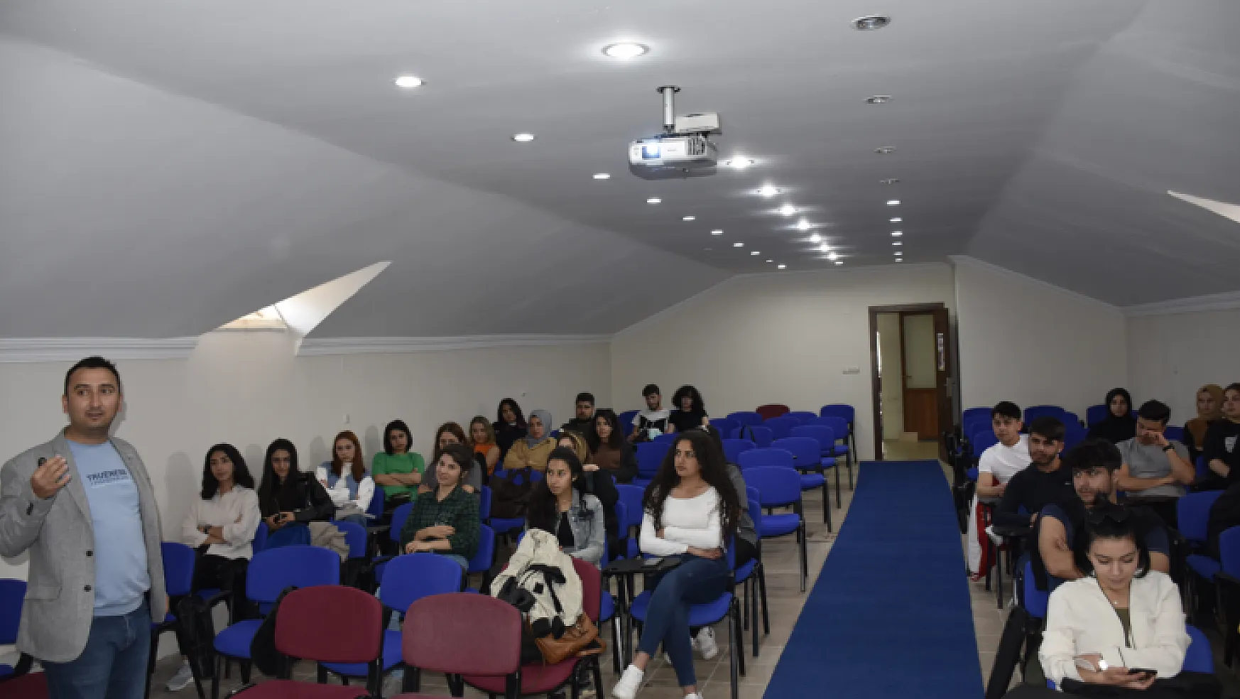 Köyceğiz'de yüksekokul öğrencilerine  'Yaşlılarda Ayrımcılık' semineri