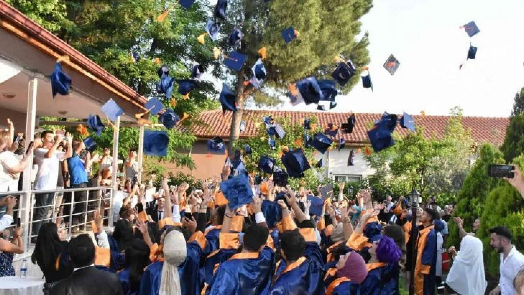 Köyceğiz'deki Yüksekokulların mezuniyet töreni yapıldı