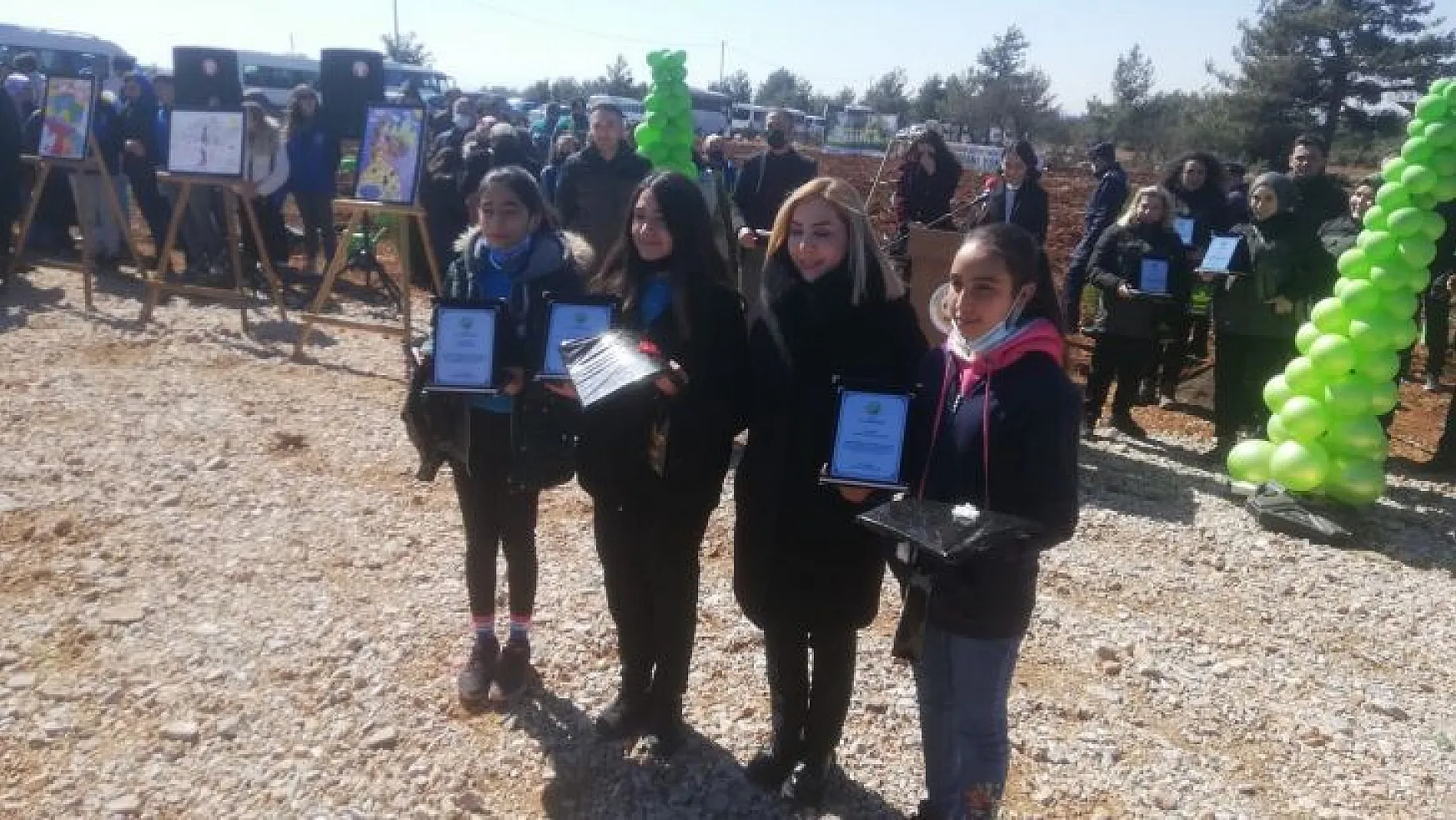 Köyceğizli Yeliz, ödülünü Milletvekili Yelda Erol Gökcan'dan aldı