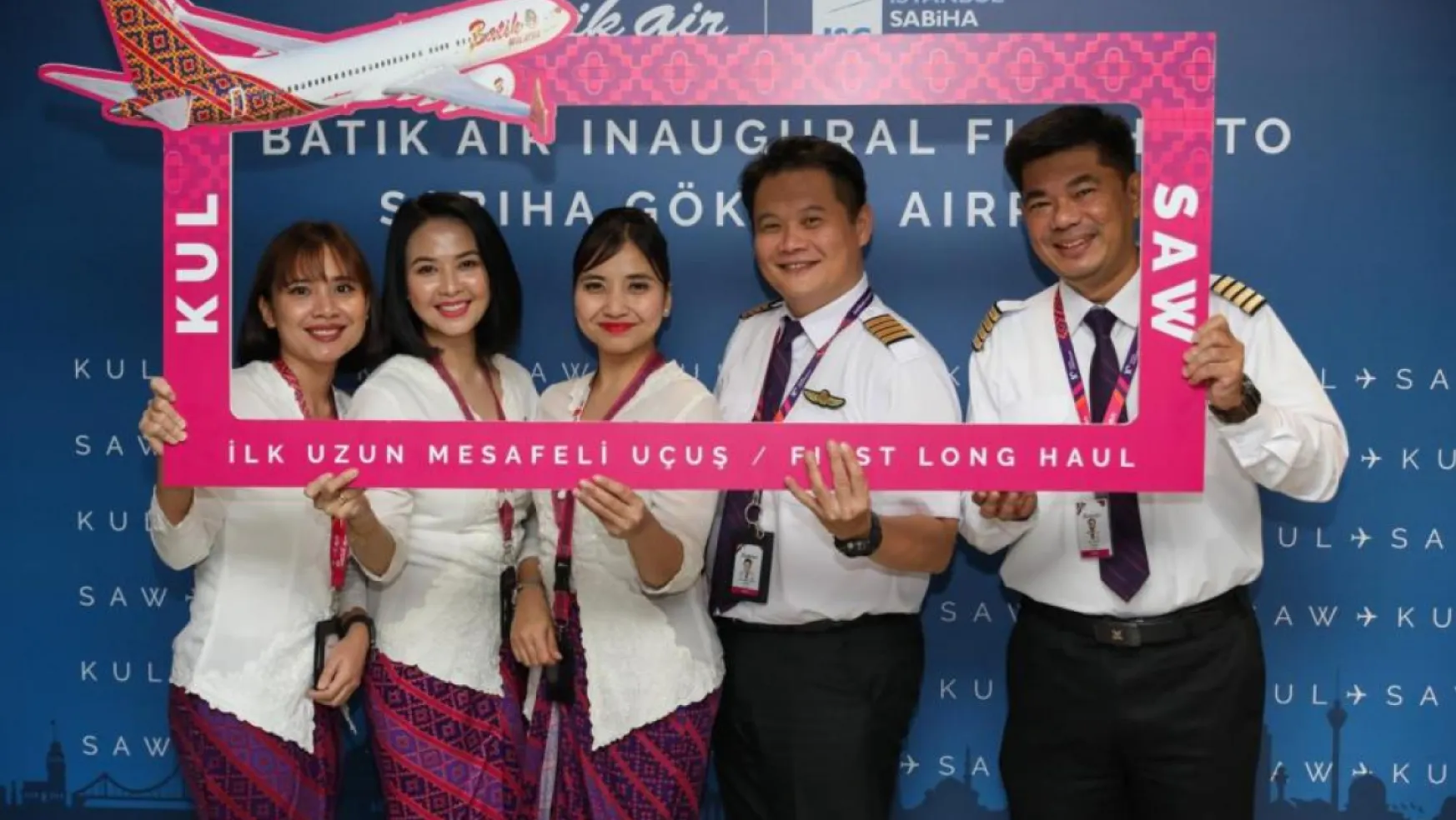 Kuala Lumpur-Sabiha Gökçen seferini yapan ilk uçak törenle karşılandı