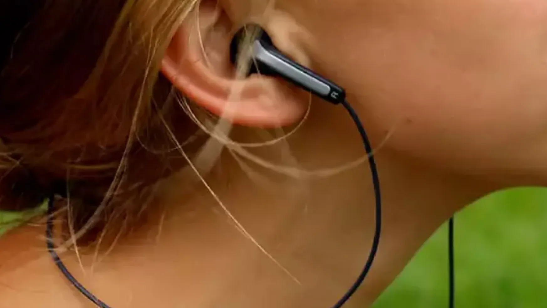 Kulaklıkla Müzik Dinlemenin Sağlığa Etkileri: İşitme Riskleri ve Önlemler