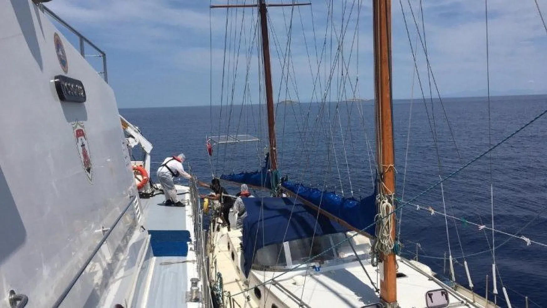 Lüks tekneden yerli turist değil mülteci çıktı