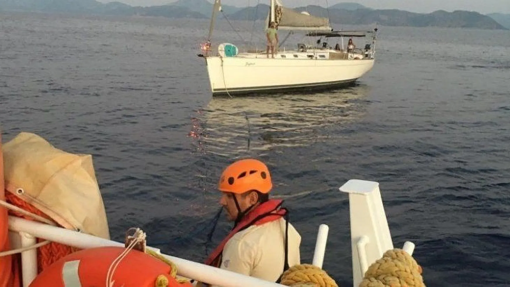 Makine arızası yapan tekne kurtarıldı