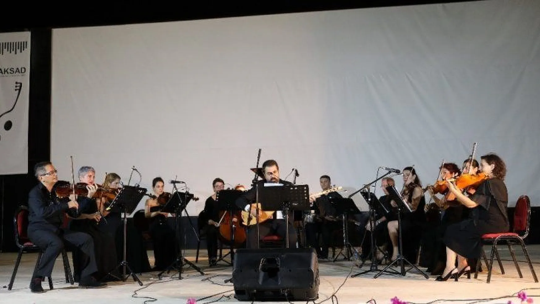 Marmaris Amfi Tiyatro'da 'Yaz Esintisi' konseri düzenlendi