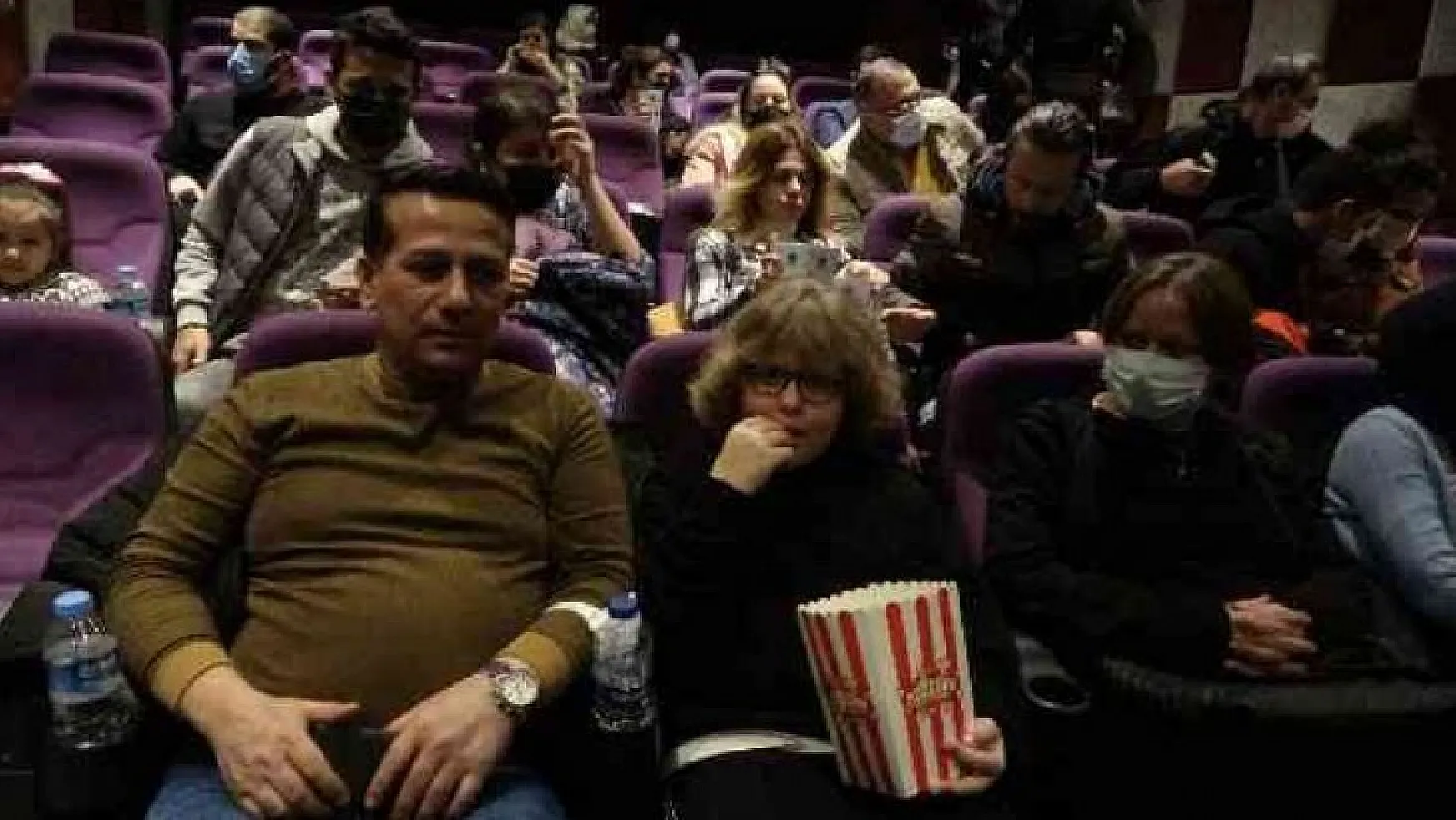 Marmaris polisi sinemada 'iyi ki varsın Eren' filmini izledi