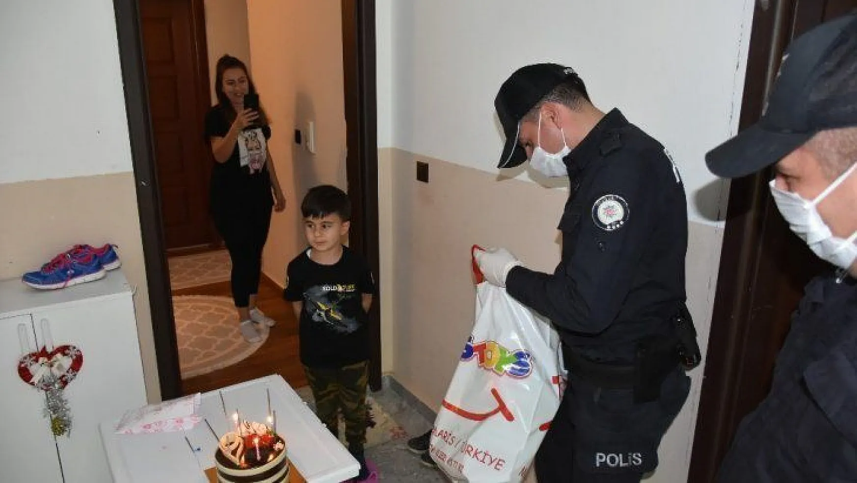 Marmaris polisinden gelecekteki meslektaşları için sürpriz pasta