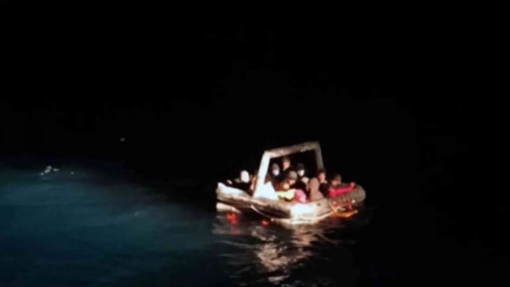 Marmaris'te 20 düzensiz göçmen kurtarıldı