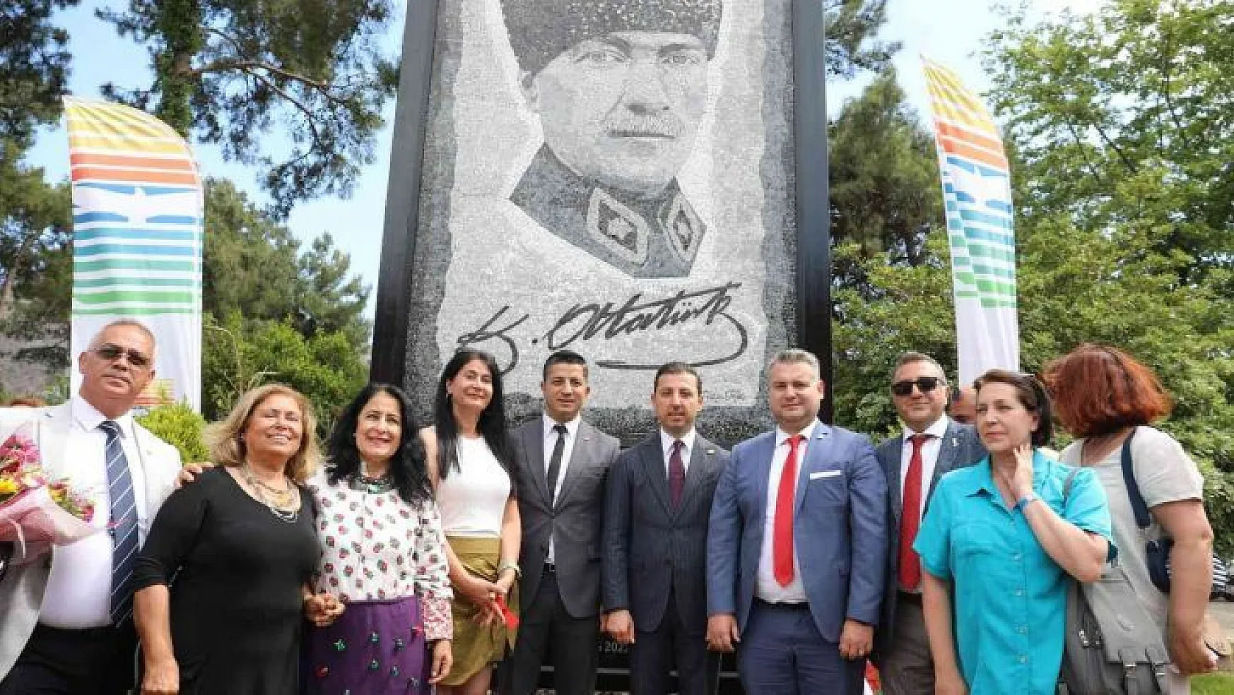 Marmaris'te 25 bin taştan oluşan Atatürk mozaik anıtı açıldı