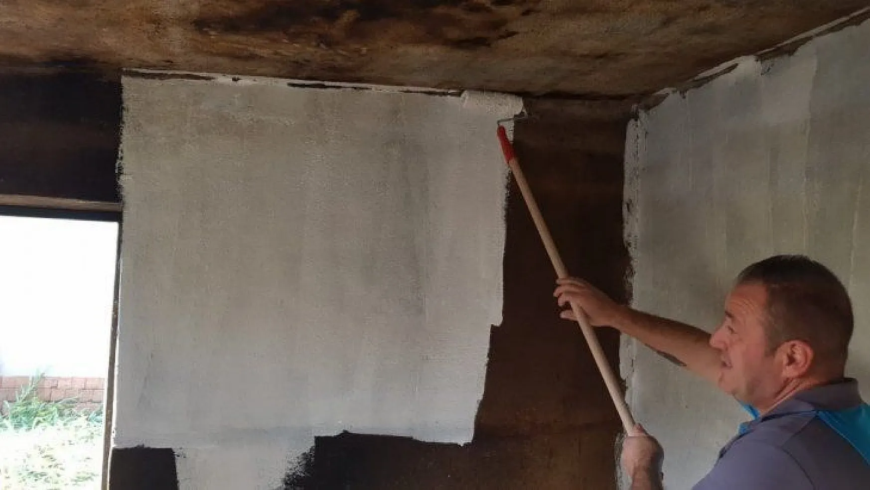 Marmaris'te belediye vatandaşın evini temizledi