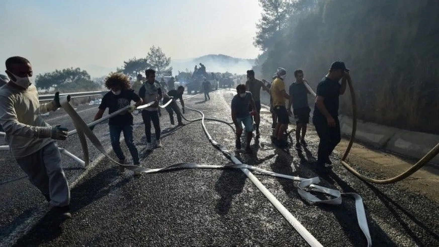 Marmaris'te ekipler ve vatandaşlar omuz omuza mücadele verdi