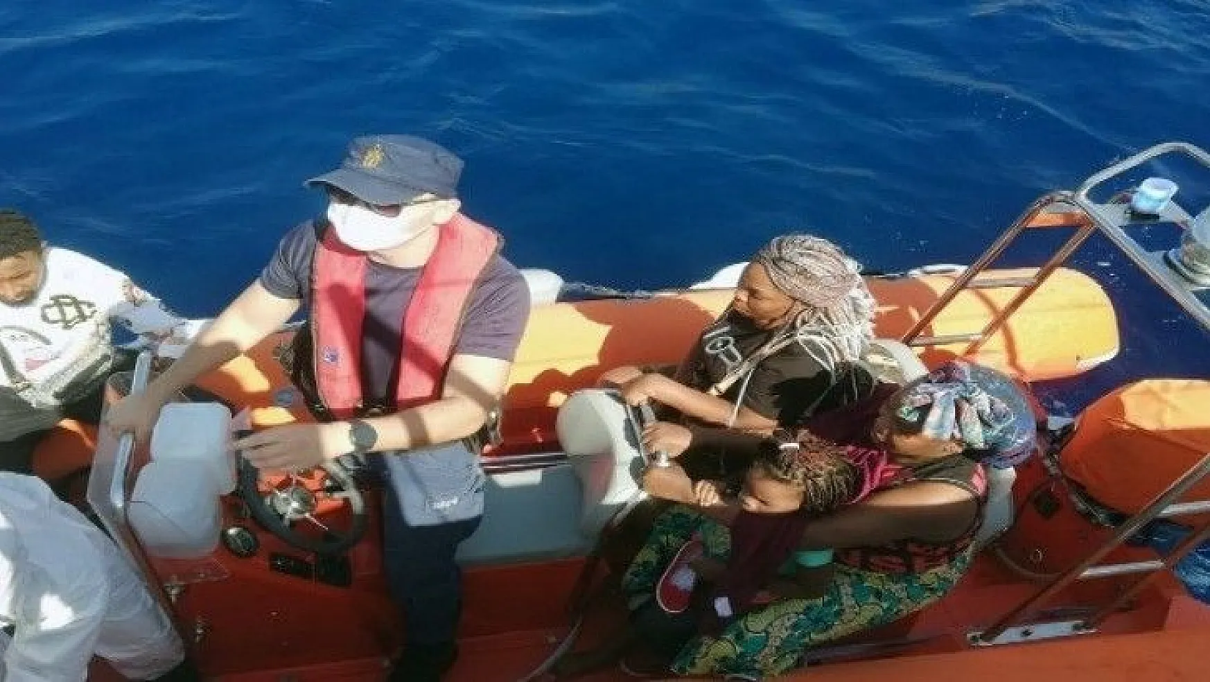 Marmaris ve Datça'da 40 düzensiz göçmen kurtarıldı