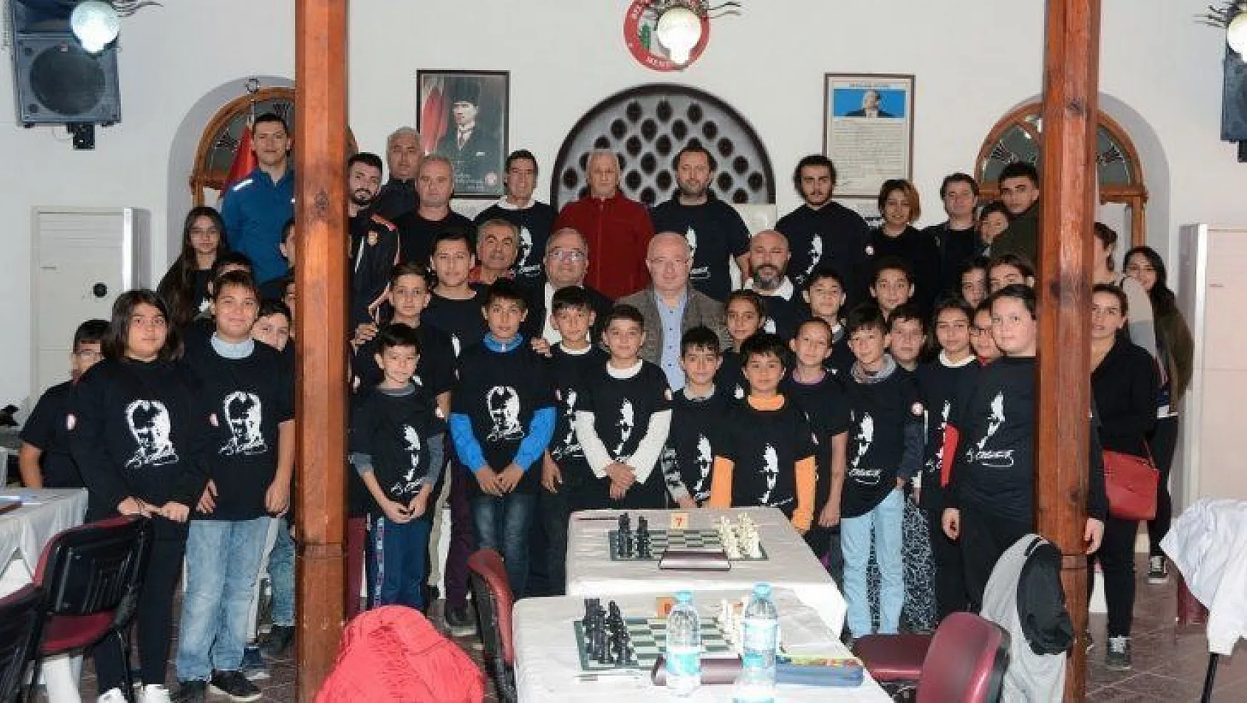 Menteşe'de Ata'ya saygı satranç turnuvası