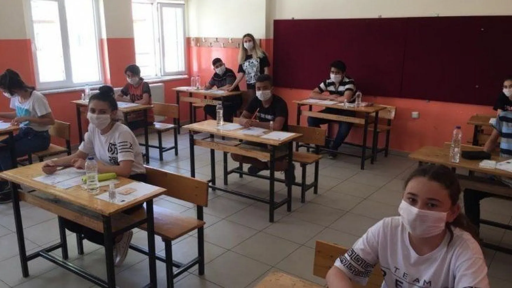 Menteşe'de öğrenciler 29 okul, 118 salonda LGS'de ter döktü