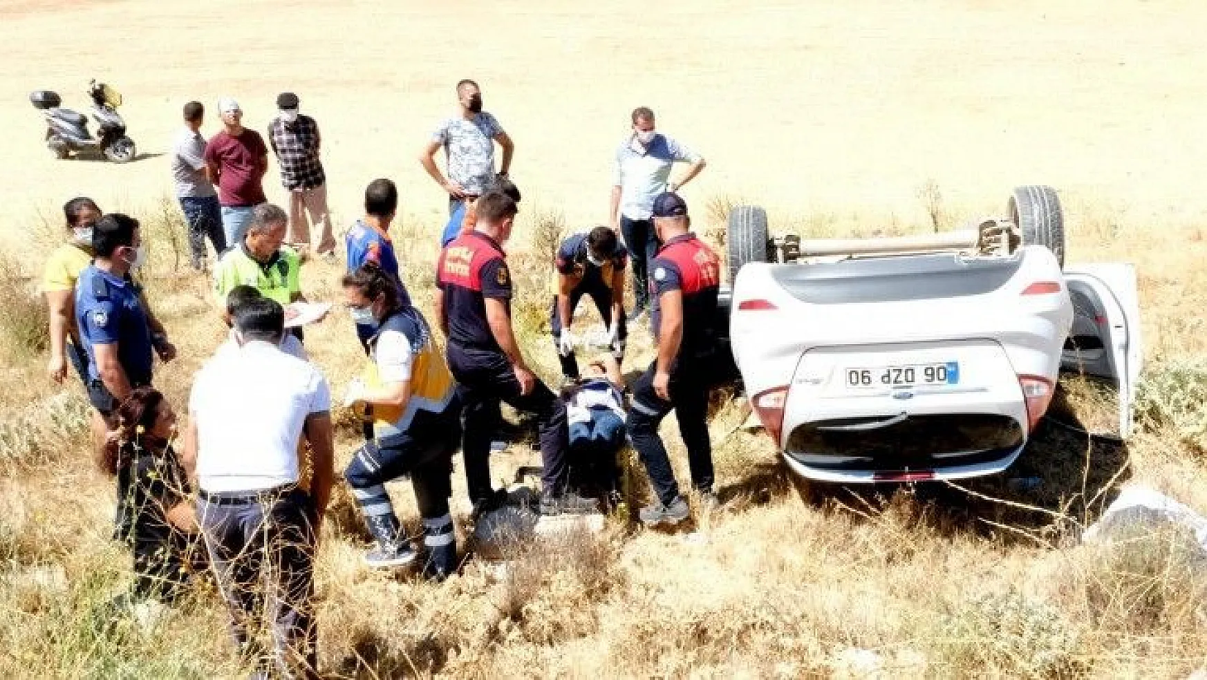 Menteşe'de otomobil tarlaya uçtu:  2 yaralı
