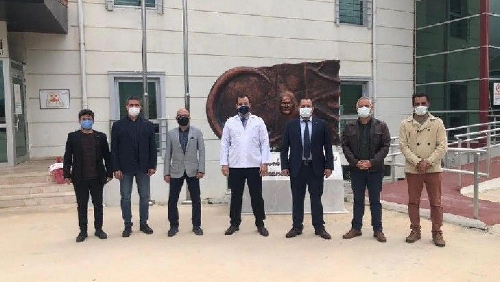 MHP Datça İlçe yönetimi sağlık çalışanlarını unutmadı