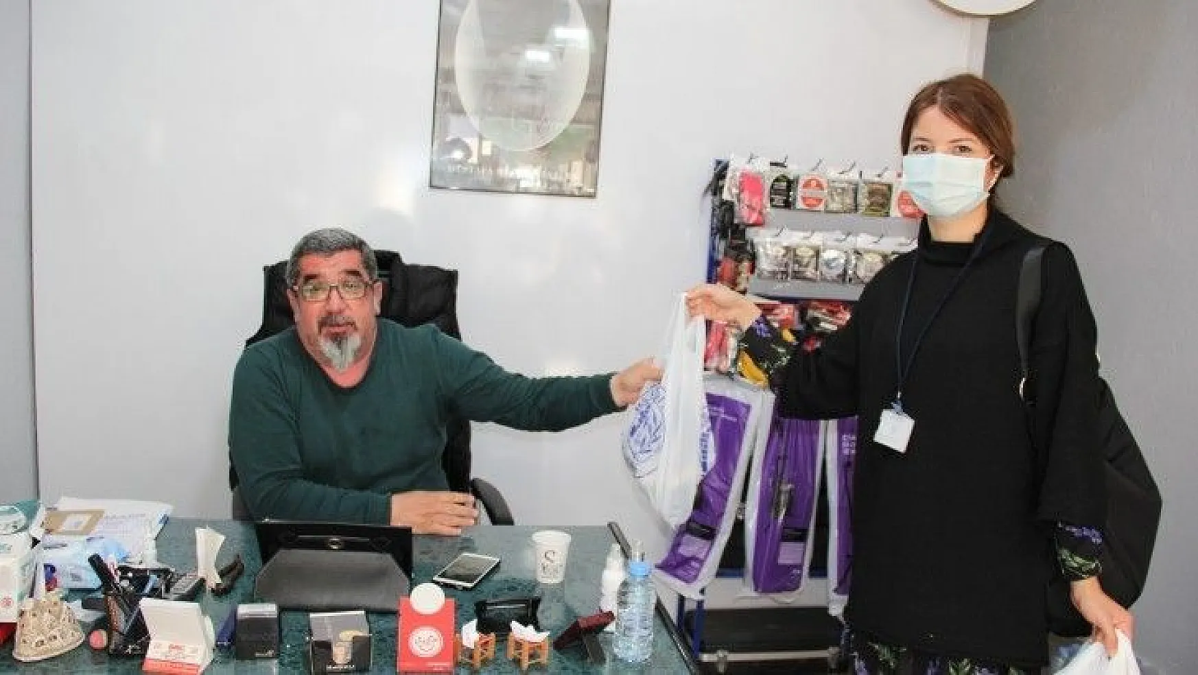 Milas Belediyesi'nden esnaflara hediye paketi