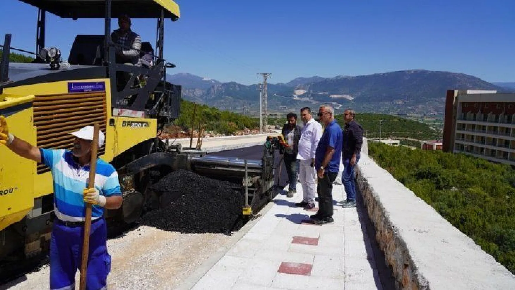 Milas'ın yeni hastane yolunda sıcak asfalt çalışmaları tamamlandı