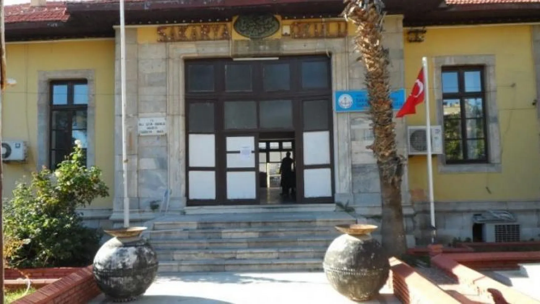 Milas'ta bir asırlık geçmişe sahip okulda restorasyon çalışması başlıyor