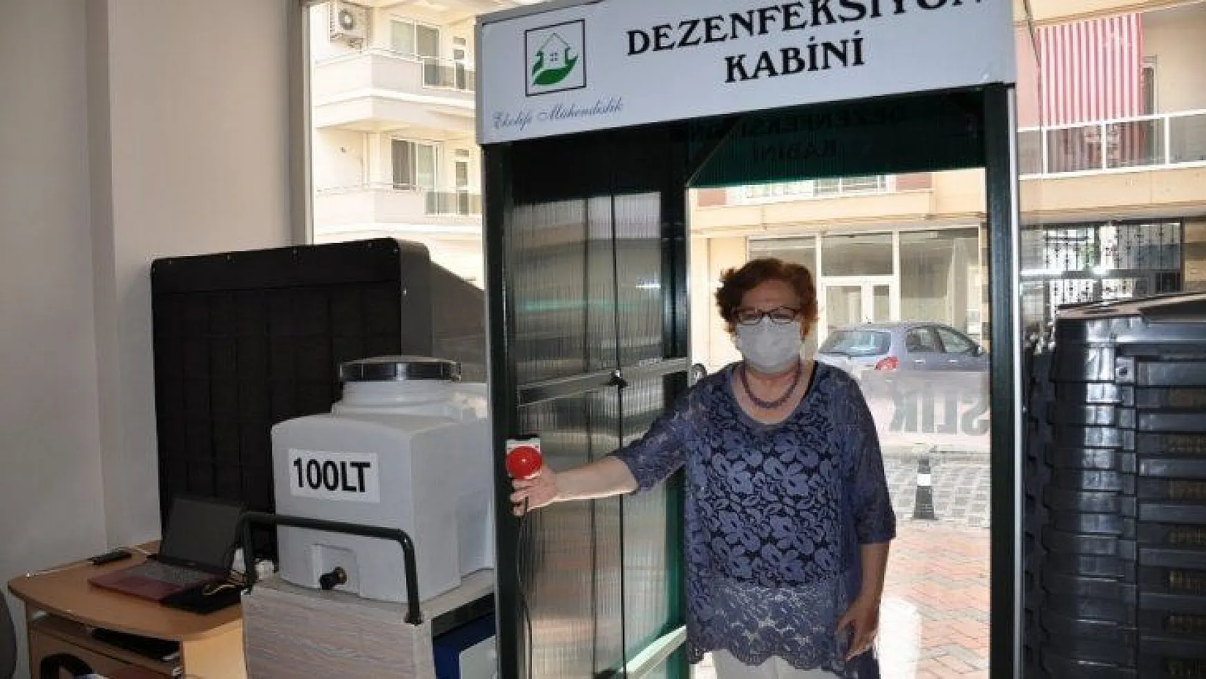 Milas'ta bir firma talep üzerine dezenfeksiyon kabini yaptı