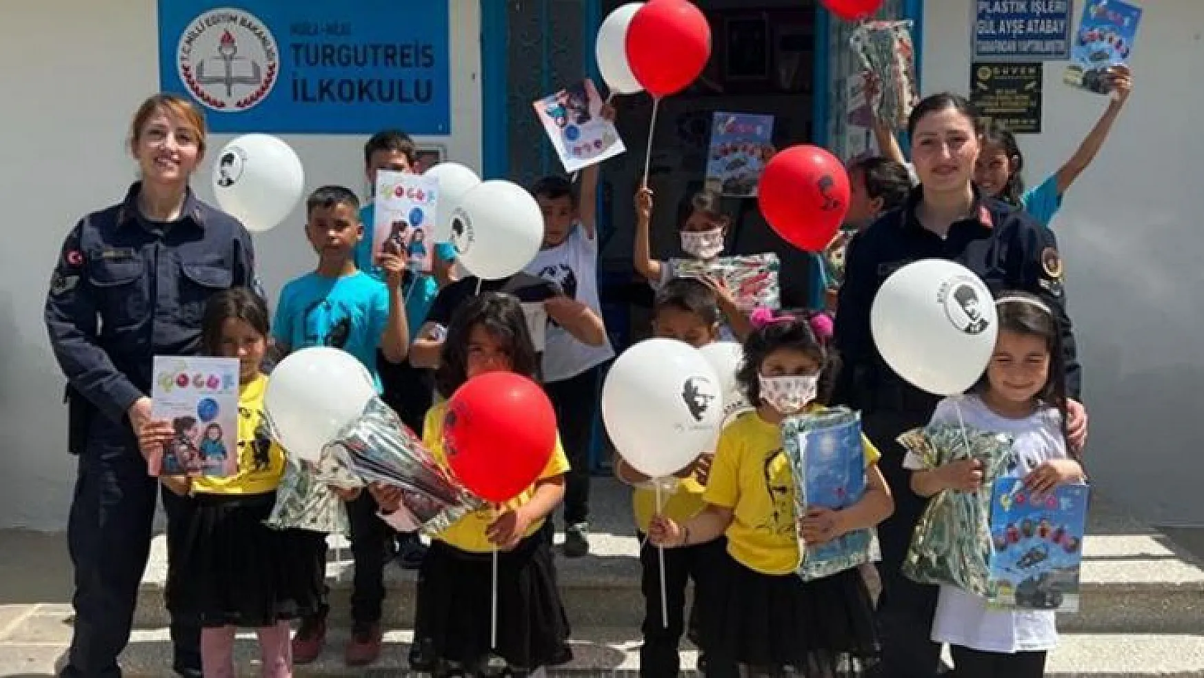 Milas'ta Jandarma 23 Nisan'ı okulda kutladı