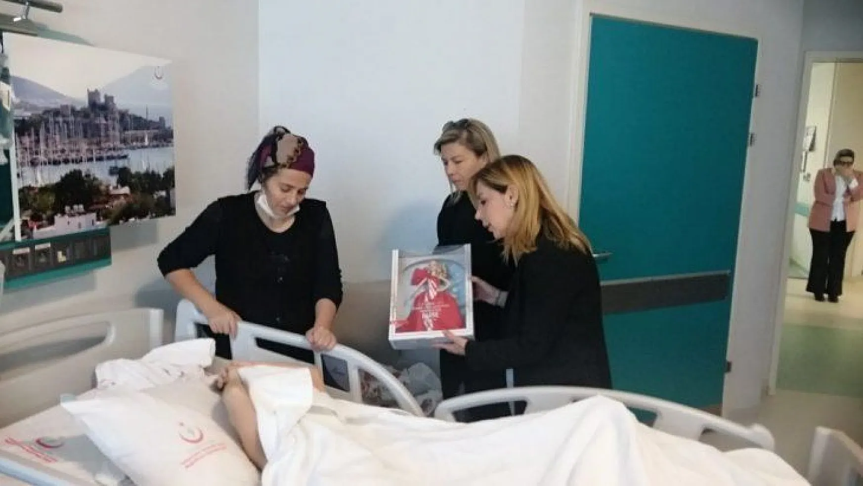 Milletvekili Gökcan'dan kazada yaralanan öğrenciye ziyaret