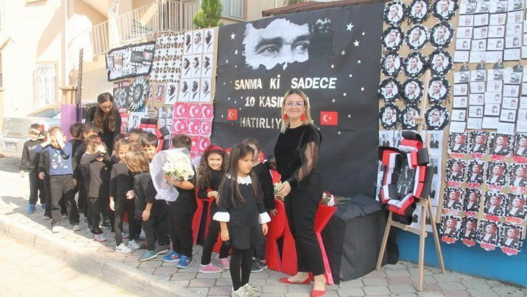 Minik öğrenciler Atatürk'ü andı