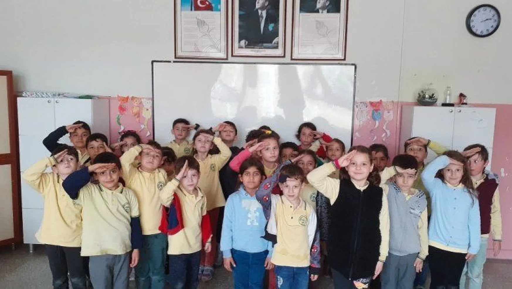 Minik öğrencilerden Mehmetçiğe anlamlı destek