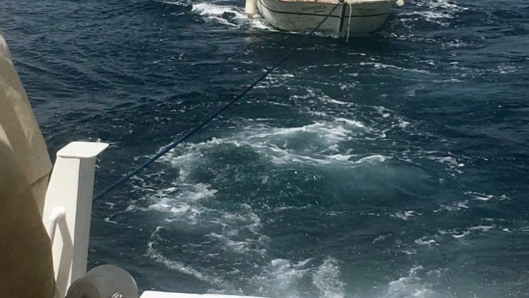 Motoru arızalanan balıkçı teknesi kurtarıldı