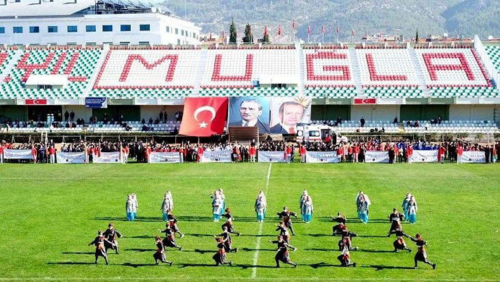 Muğla'da Cumhuriyet Bayramı Atatürk Stadyumu'nda kutlandı